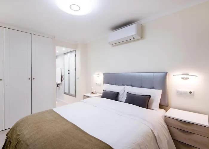 Front Apartment-1st Line Appartement *