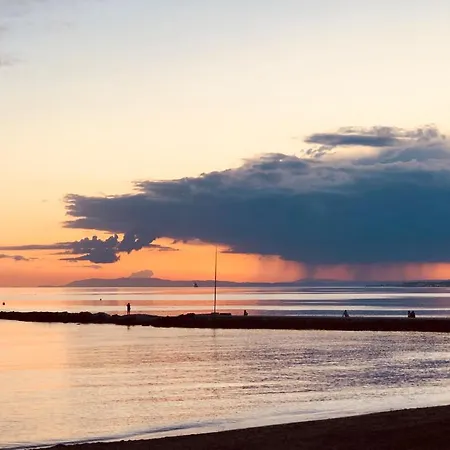 Front Apartment-1st Line דירה