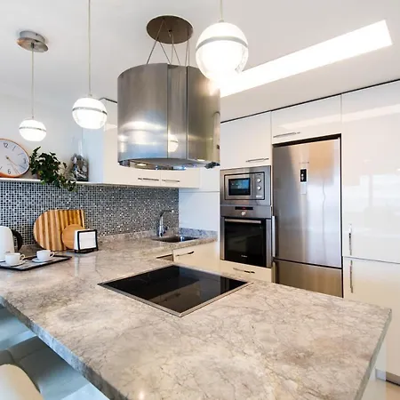 Front Apartment-1st Line דירה