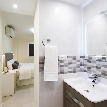 Front Apartment-1st Line * 马尔韦利亚